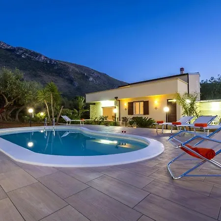 Donna Franca Con Piscina Privata *