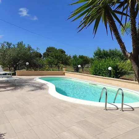 Donna Franca Con Piscina Privata