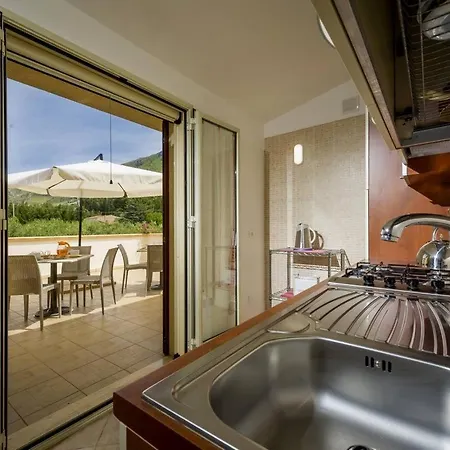 Donna Franca Con Piscina Privata *